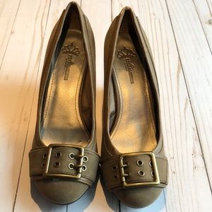 Size 8 tan / brown Fergalicious by Fergie wedge